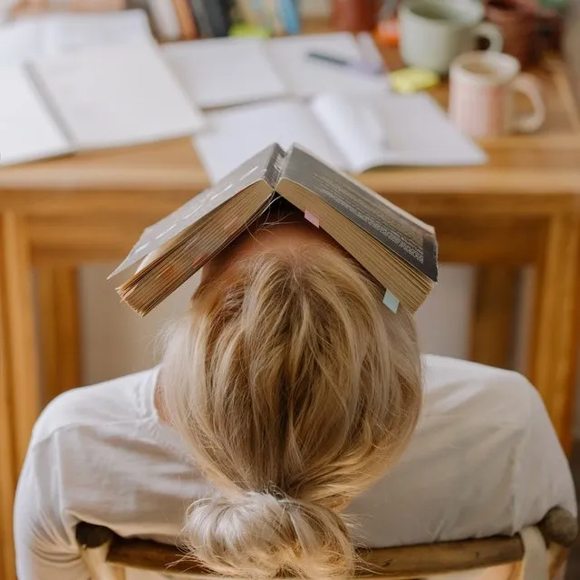 femme découragée du stress et de l'anxiété