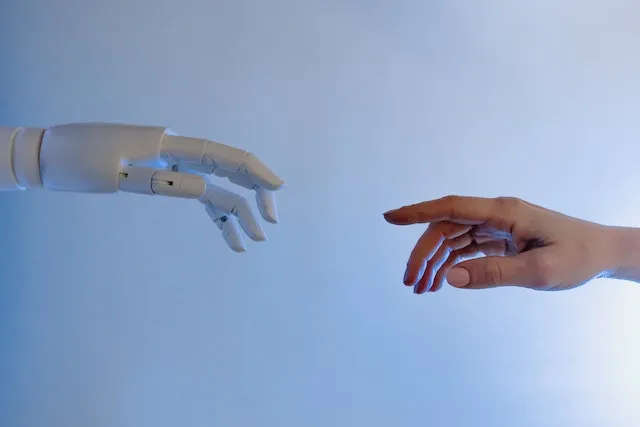 le contact d'un robot remplace-t-il la chaleur humaine ? Nous en doutons.